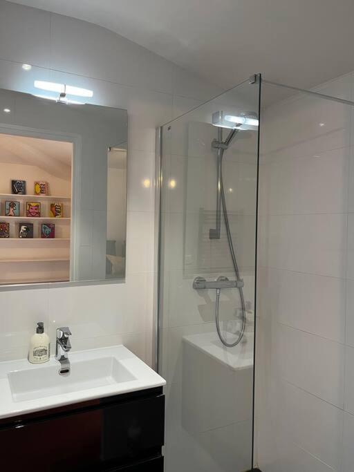 Appartement A Pied Du Centre Avec Place De Parking Арл Екстериор снимка